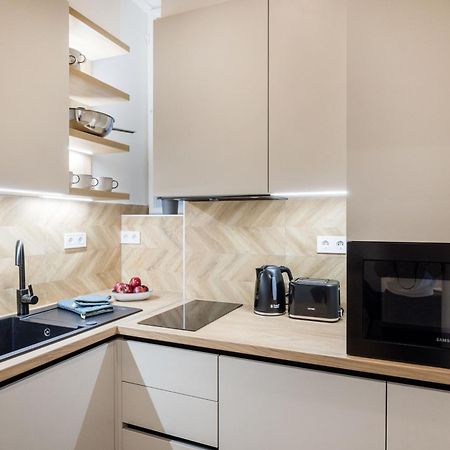 Sleek Downtown Living Apartment Budapest Exterior photo