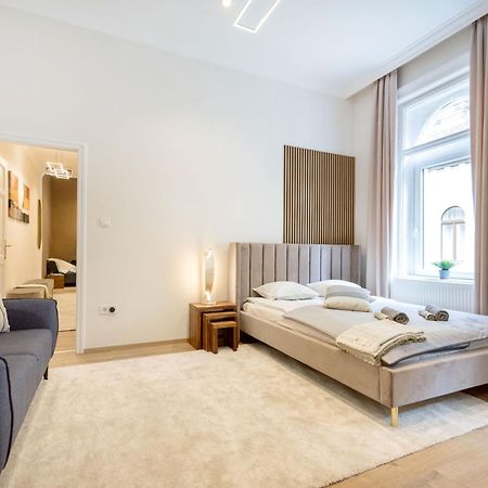 Sleek Downtown Living Apartment Budapest Exterior photo