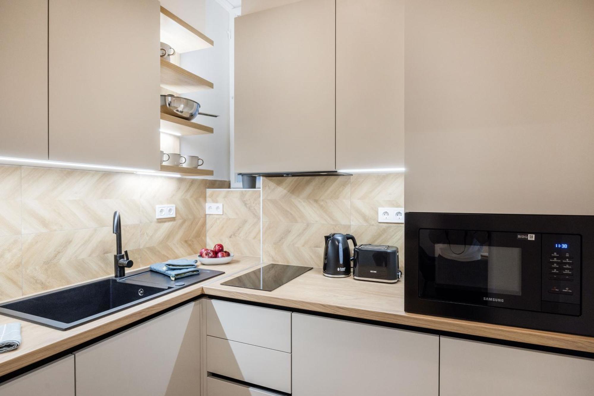 Sleek Downtown Living Apartment Budapest Exterior photo