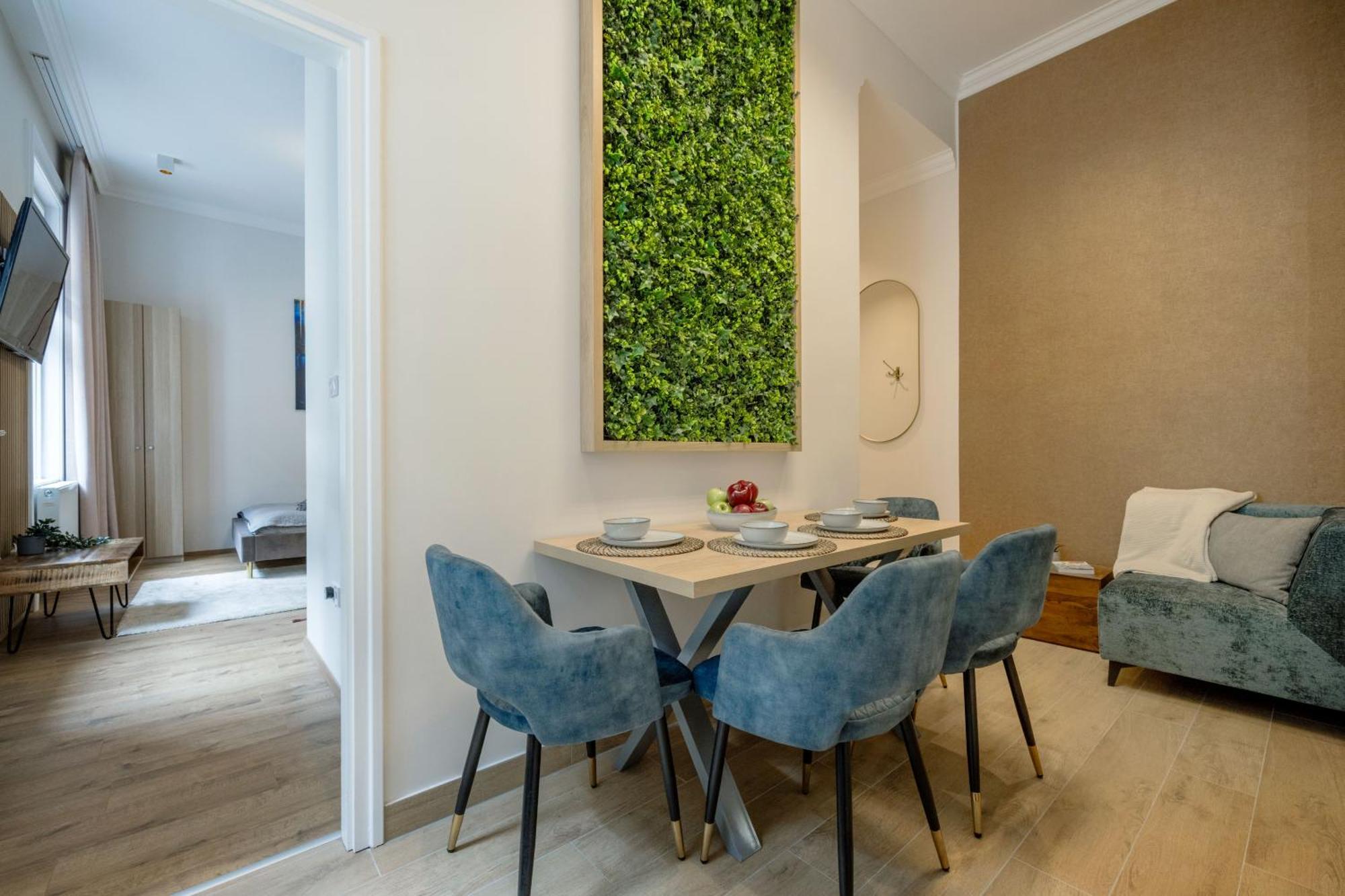 Sleek Downtown Living Apartment Budapest Exterior photo