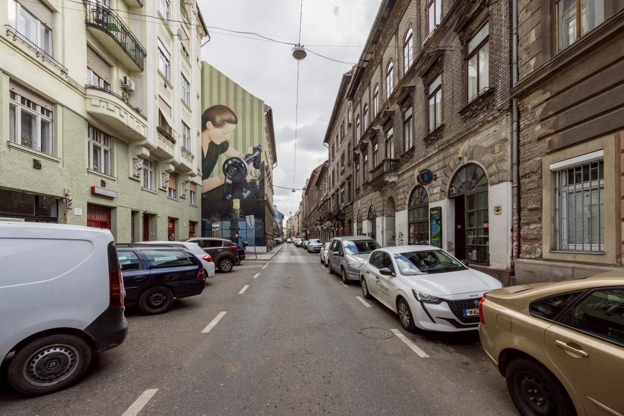 Sleek Downtown Living Apartment Budapest Exterior photo
